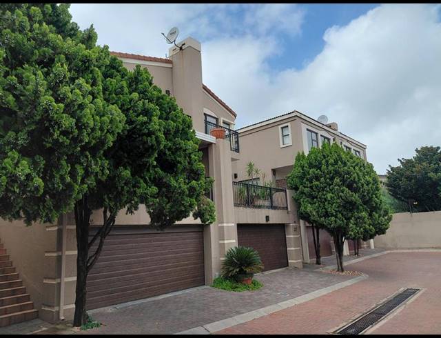 3 BEDROOM TOWNHOUSE FOR SALE IN NORTHCLIFF
